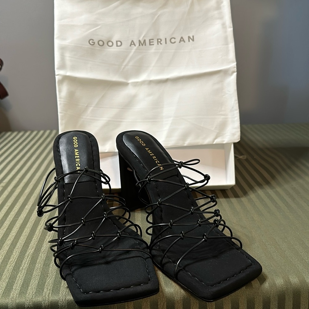 NIB Women’s 7 Good American Neoprene Black Caged Heel